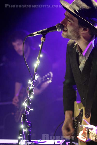 THE VEILS - 2009-04-29 - PARIS - La Maroquinerie - Finn Andrews